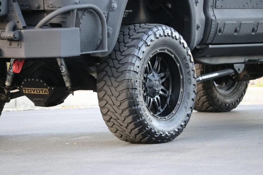 Колеса Toyota Tundra CrewMax 4x4 Zombie Apocalypse 2013 года  (фото 240 из 461)